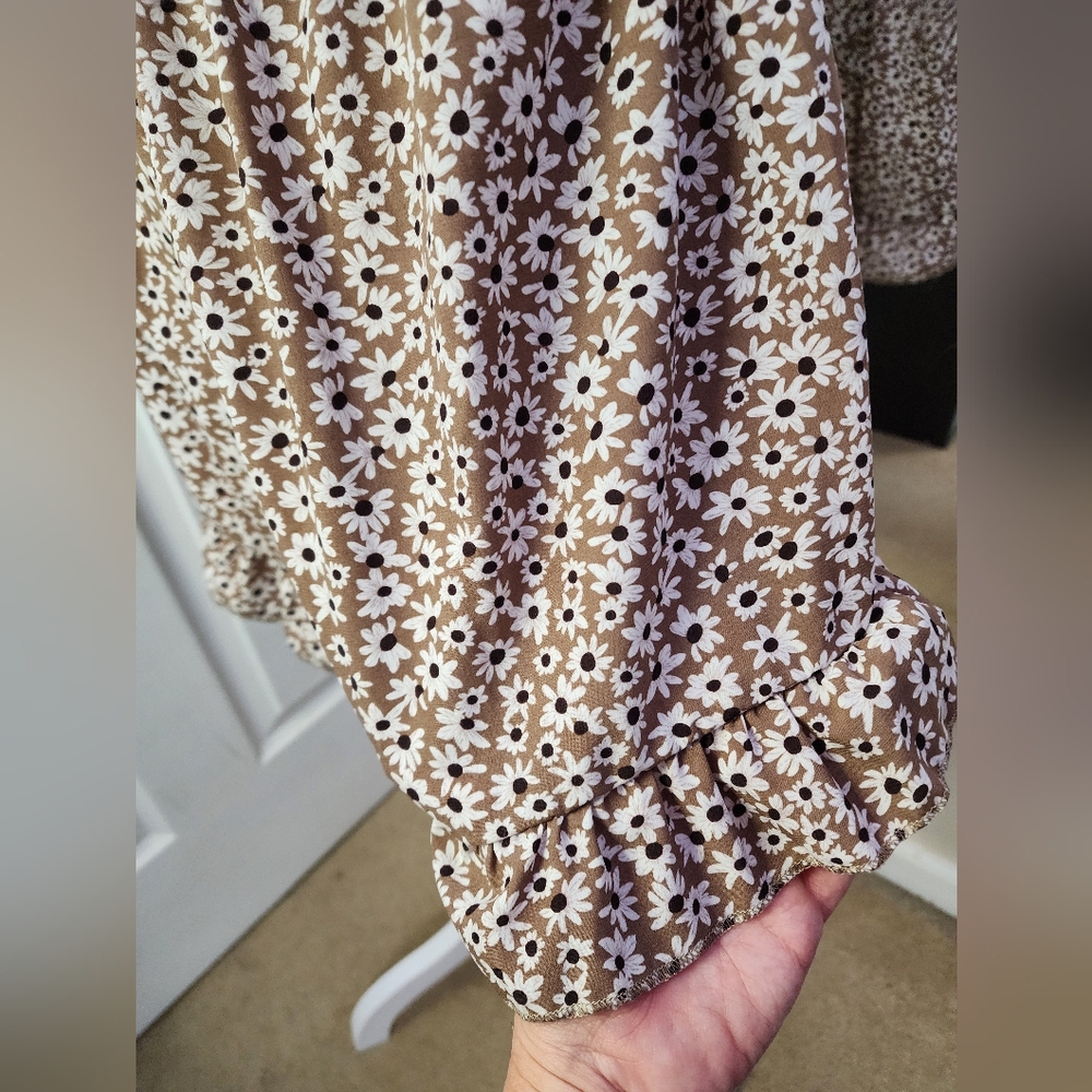 Floral Khaki Brown Romper Size L - Picture 5 of 7